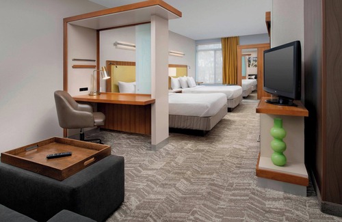 Woodbridge Hotel | Discover SpringHill Suites: Ideal for Families with Great Reviews