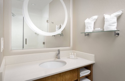 Woodbridge Hotel | Discover SpringHill Suites: Ideal for Families with Great Reviews