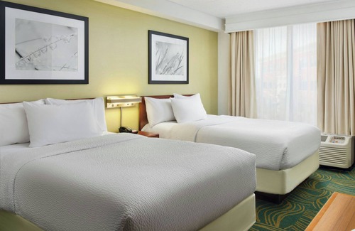 Burr Ridge Hotel | Eco-Friendly SpringHill Suites in Burr Ridge with Pool