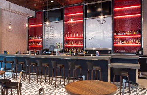 Charlotte Center City Hotel | Discover SpringHill Suites by Marriott Charlotte City Center