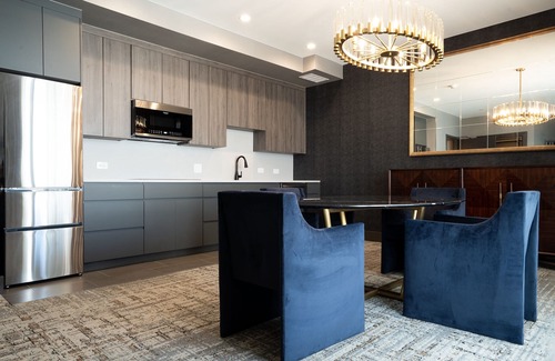 Chinatown Hotel | Premier SpringHill Suites by Marriott Chicago Chinatown