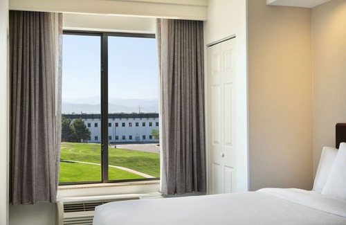 Longmont Hotel | Stylish Springhill Suites by Marriott Boulder Longmont Escape