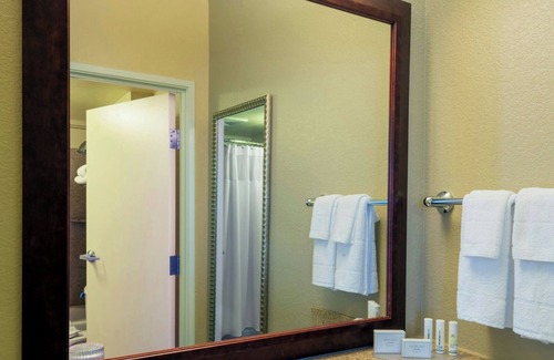Longmont Hotel | Stylish Springhill Suites by Marriott Boulder Longmont Escape
