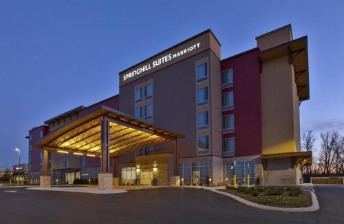 Ooltewah Hotel | Discover SpringHill Suites Chattanooga North with Pool & Restaurant