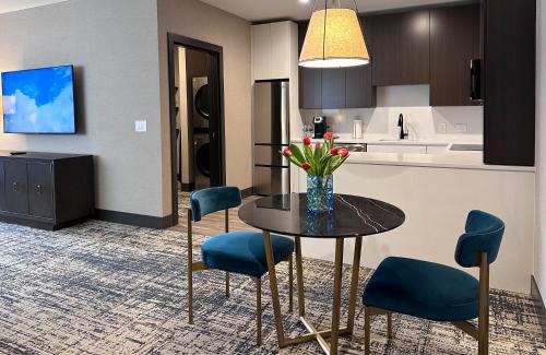 Chinatown Hotel | Explore SpringHill Suites by Marriott in Vibrant Chinatown