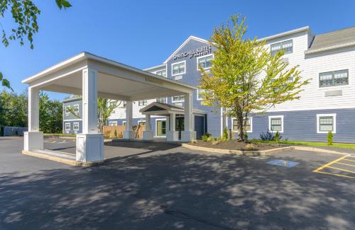 Freeport Hotel | ```html
Explore Hotel 44 North: Family-Friendly in Freeport Brunswick
```