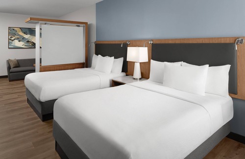 Houston Hotel | Eco-Friendly SpringHill Suites by Marriott near Houston Airport