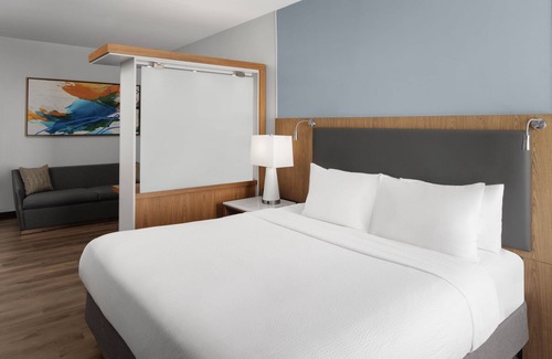 Houston Hotel | Eco-Friendly SpringHill Suites by Marriott near Houston Airport