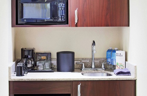 Medford Hotel | Discover SpringHill Suites by Marriott Medford - Guest Rated 9/10