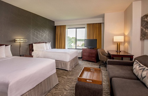 Norfolk - Virginia Beach Hotel | Discover SpringHill Suites Norfolk with Pool and Breakfast