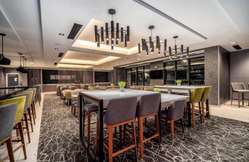 Oakland Hotel | Discover Family-Friendly SpringHill Suites Oakland Airport