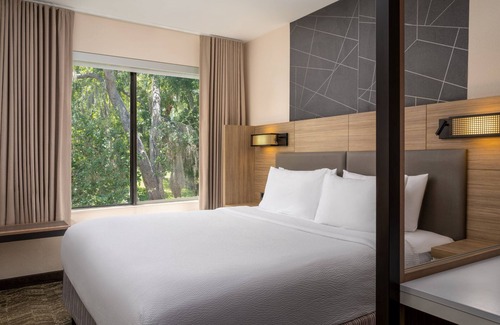 Bayou Oaks Hotel | Enjoy Oceanfront Comfort at SpringHill Suites Sarasota