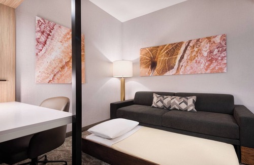 Tifton Hotel | Guest Rated 9.6: SpringHill Suites Tifton with Pool & Kitchen