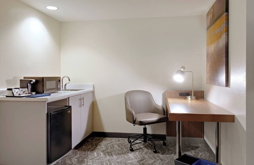 Glendale Hotel | Discover Springhill Suites: Pool, Spa & Family-Friendly Stays