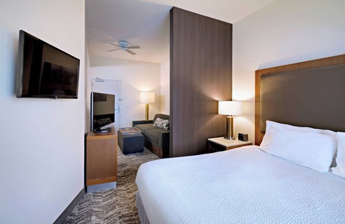 Glendale Hotel | Discover Springhill Suites: Pool, Spa & Family-Friendly Stays