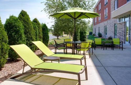 Saginaw Hotel | Discover SpringHill Suites by Marriott Saginaw with Pool & Hot Tub