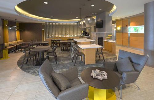 Newtonville Hotel | Discover SpringHill Suites Albany Latham-Colonie: Family-Friendly Pool