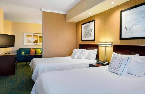Council Bluffs Hotel | Relax at SpringHill Suites Omaha East with Pool & Hot Tub