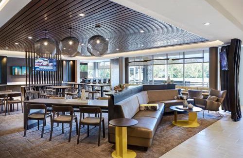 Independence Hotel | Family-Friendly SpringHill Suites with Pool & Hot Tub