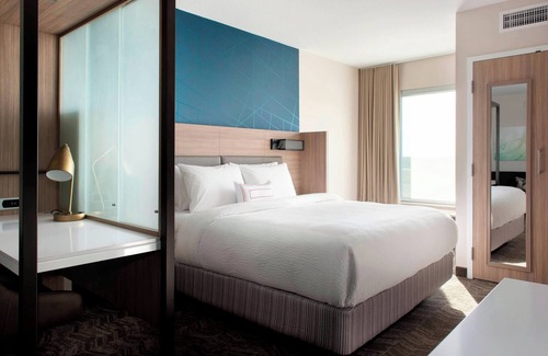 Land O' Lakes Hotel | Eco-Friendly SpringHill Suites with Pool in Tampa