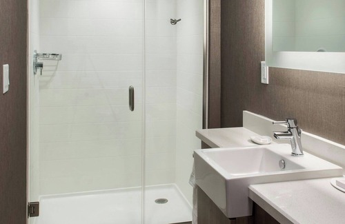 Land O' Lakes Hotel | Eco-Friendly SpringHill Suites with Pool in Tampa