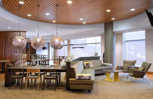 Mount Lebanon Hotel | Pet-Friendly SpringHill Suites with Pool in Mt. Lebanon