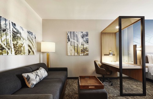 Springfield Hotel | Discover SpringHill Suites by Marriott Springfield North