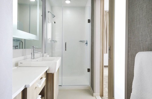 Springfield Hotel | Discover SpringHill Suites by Marriott Springfield North