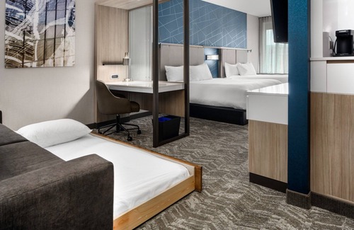 Charlotte Hotel | Discover SpringHill Suites Charlotte Airport with Pool & Spa