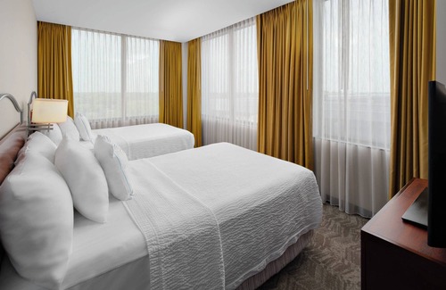 Norwood Park Hotel | Convenient SpringHill Suites Chicago O'Hare with Pool Access