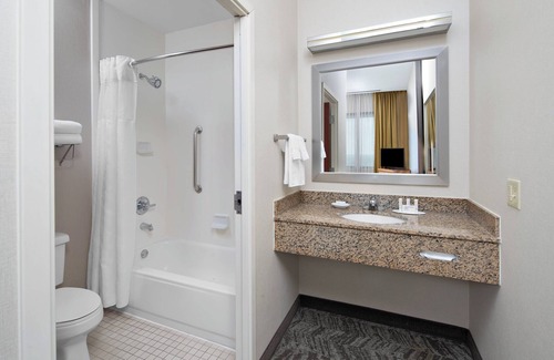 Norwood Park Hotel | Convenient SpringHill Suites Chicago O'Hare with Pool Access