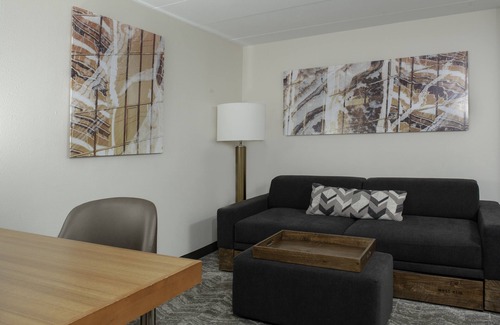 Forest Park Hotel | Explore SpringHill Suites Cincinnati North with Pool & Spa