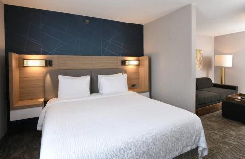 West Des Moines Hotel | Discover SpringHill Suites Des Moines West with Pool & Spa