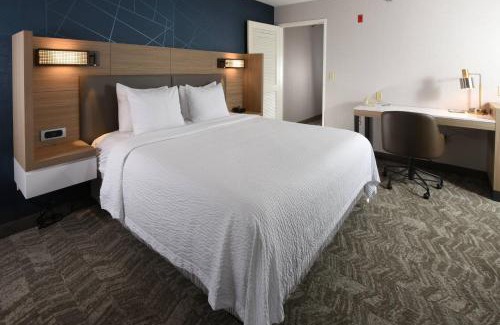 West Des Moines Hotel | Discover SpringHill Suites Des Moines West with Pool & Spa