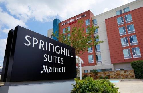 Webster Hotel | Exceptional SpringHill Suites: Poolside Comfort Near NASA
