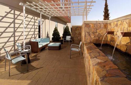 Webster Hotel | Exceptional SpringHill Suites: Poolside Comfort Near NASA