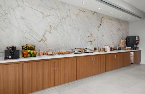 Irvine Business Complex Hotel | Convenient SpringHill Suites Near John Wayne Airport