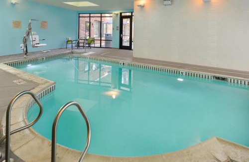 Irvine Business Complex Hotel | Convenient SpringHill Suites Near John Wayne Airport