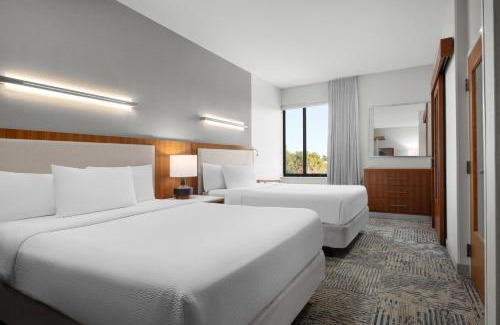Irvine Business Complex Hotel | Convenient SpringHill Suites Near John Wayne Airport