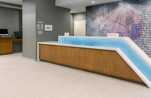 Downtown Hotel | Exceptional SpringHill Suites Lakeland with Pool & Breakfast