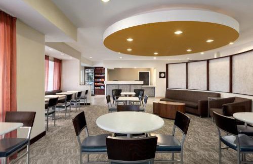 North Mountain Hotel | Inviting SpringHill Suites Phoenix North with Pool & Breakfast