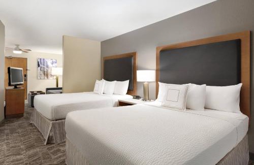 North Mountain Hotel | Inviting SpringHill Suites Phoenix North with Pool & Breakfast