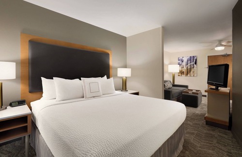 North Mountain Hotel | Relax at SpringHill Suites Phoenix North with Pool & Spa