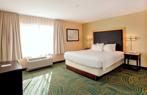 Pueblo Hotel | Explore SpringHill Suites Pueblo Downtown with Pool & Spa