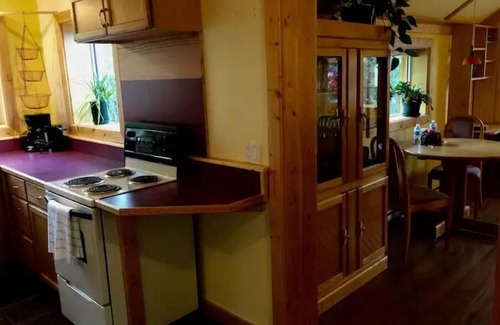 Whitehorse Ski Chalet | Top-Rated Springhills Cabin with Pool & Spa in Hot Springs