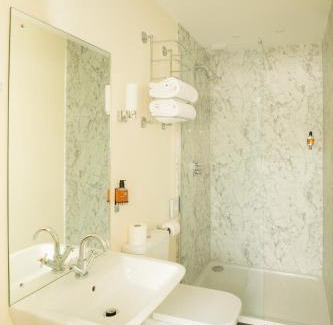 Eaglesfield Hotel | Discover Springkell: Pet-Friendly Retreat with Breakfast
