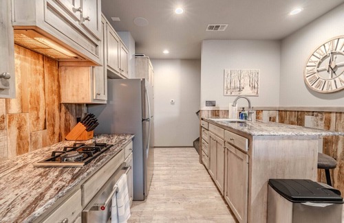 Buffalo Springs House | Unforgettable Springs Ridge: Lakeside 2BR Retreat