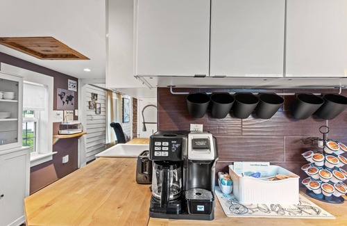 Georgetown Cottage | Experience the Springside BoHo Getaway with Ocean Views