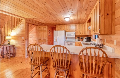 Walnut Mountain Cabin | Spring Specials: King Bed, Hot Tub & Game Room Awaits!