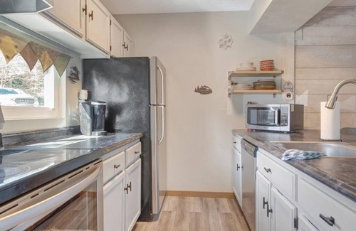 Hidden Valley House | Springtime in the Laurel Highlands. Family sized townhouse, close to local fun.